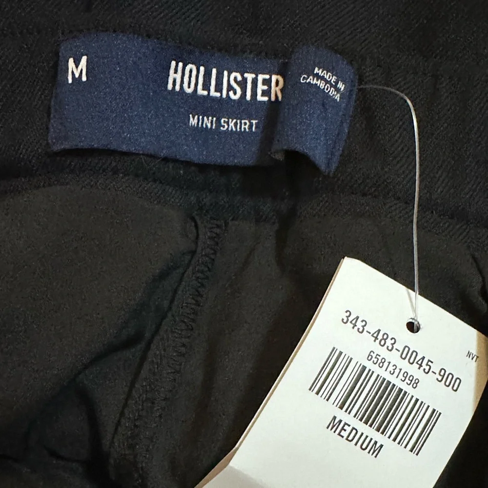 Hollister Girls Mini Skirt Pleat Details In Black Size: Medium